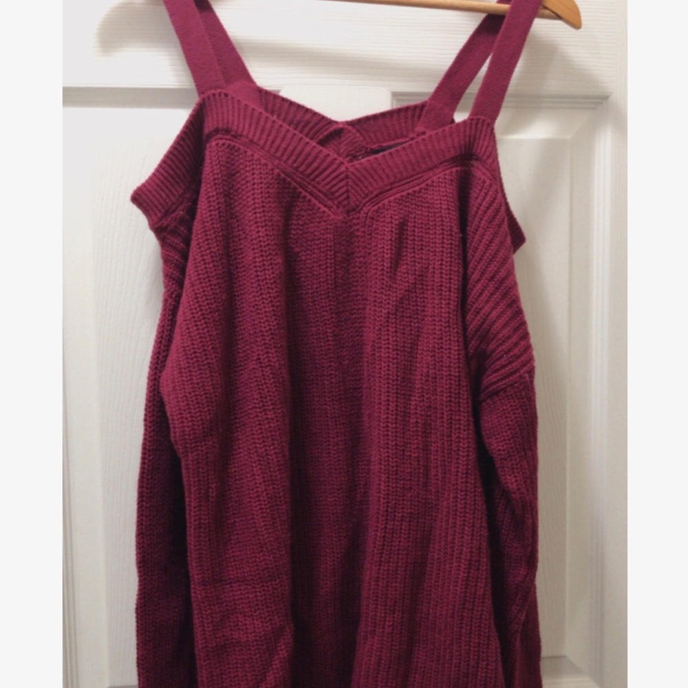 Women’s magenta, cold shoulder sweater. NWOT